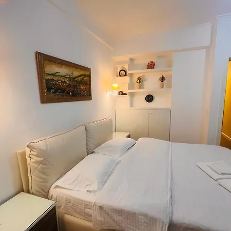 Modern By Lina-komuna E Parisit Apartament